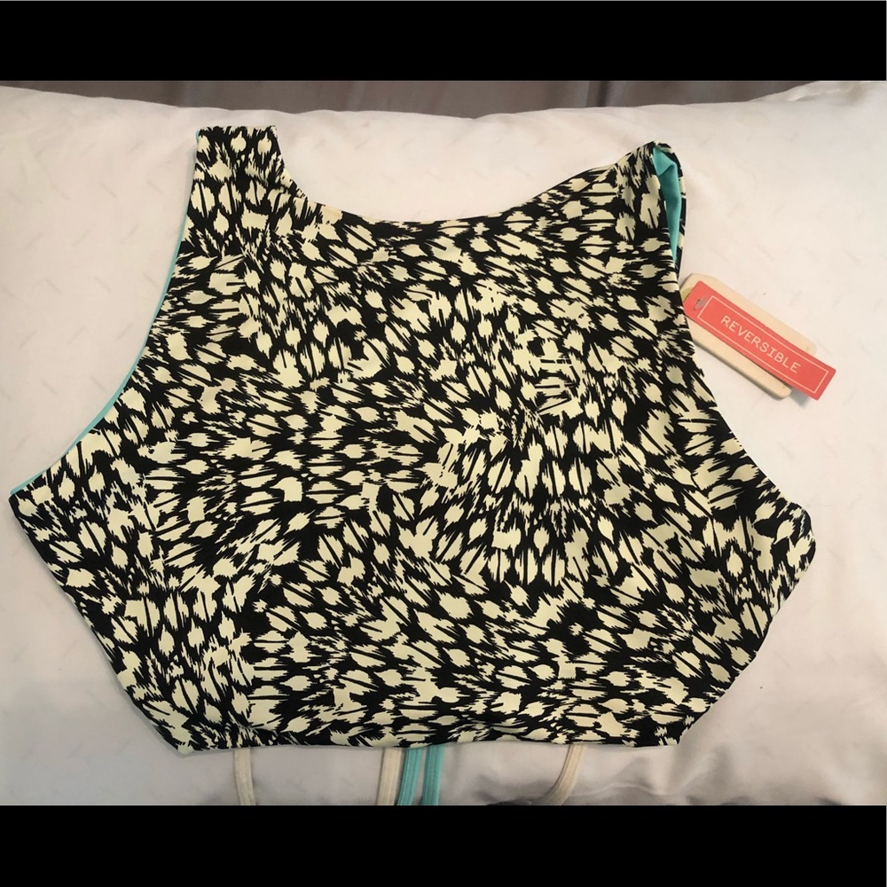 Gorgeous NWT reversible halter bikini